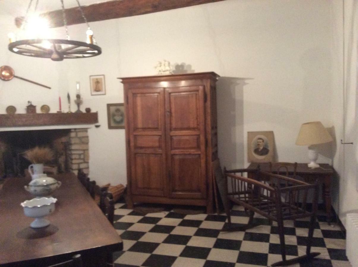 Maison Daumas Billard Français et Piscine Robion Extérieur photo